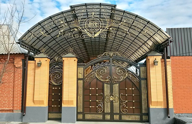 Купить или заказать ворота для дома с навесом - стильные и надежные решения для вашего участка в Аксае от 42313 руб | ВоротМастер-Акс
