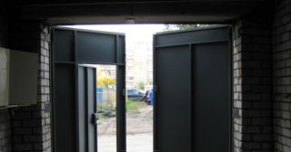 Купить гаражные ворота распашные Аксай, цена от 3904 руб.